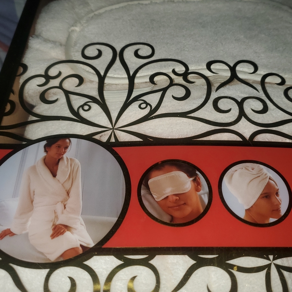 Relaxing Spa Collection-plush robe, mask, turban and body sponge New!